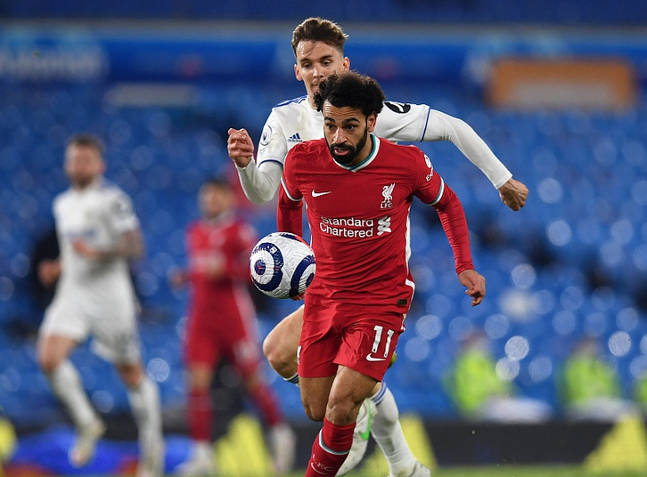 赛前利物浦调整名单以备欧超杯；防线松动环节打磨；压力陡增；更衣室氛围转暖的简单介绍